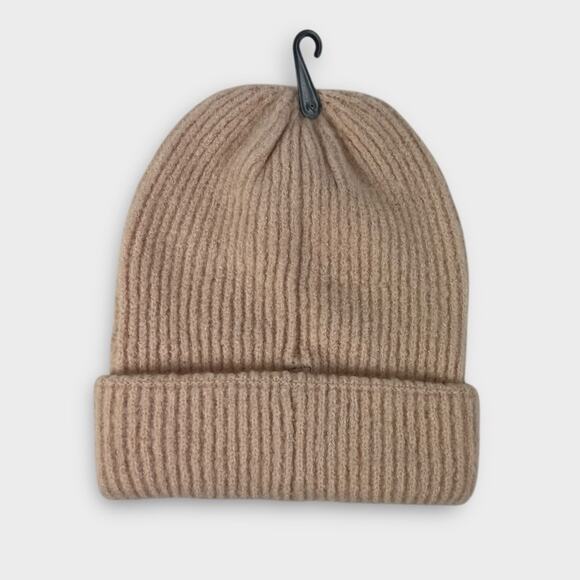 Steve Madden Pearl Embellished Cuffed Knit Winter Beanie Hat NEW - Picture 2 of 3